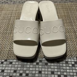 Woman’s Shoes Gucci