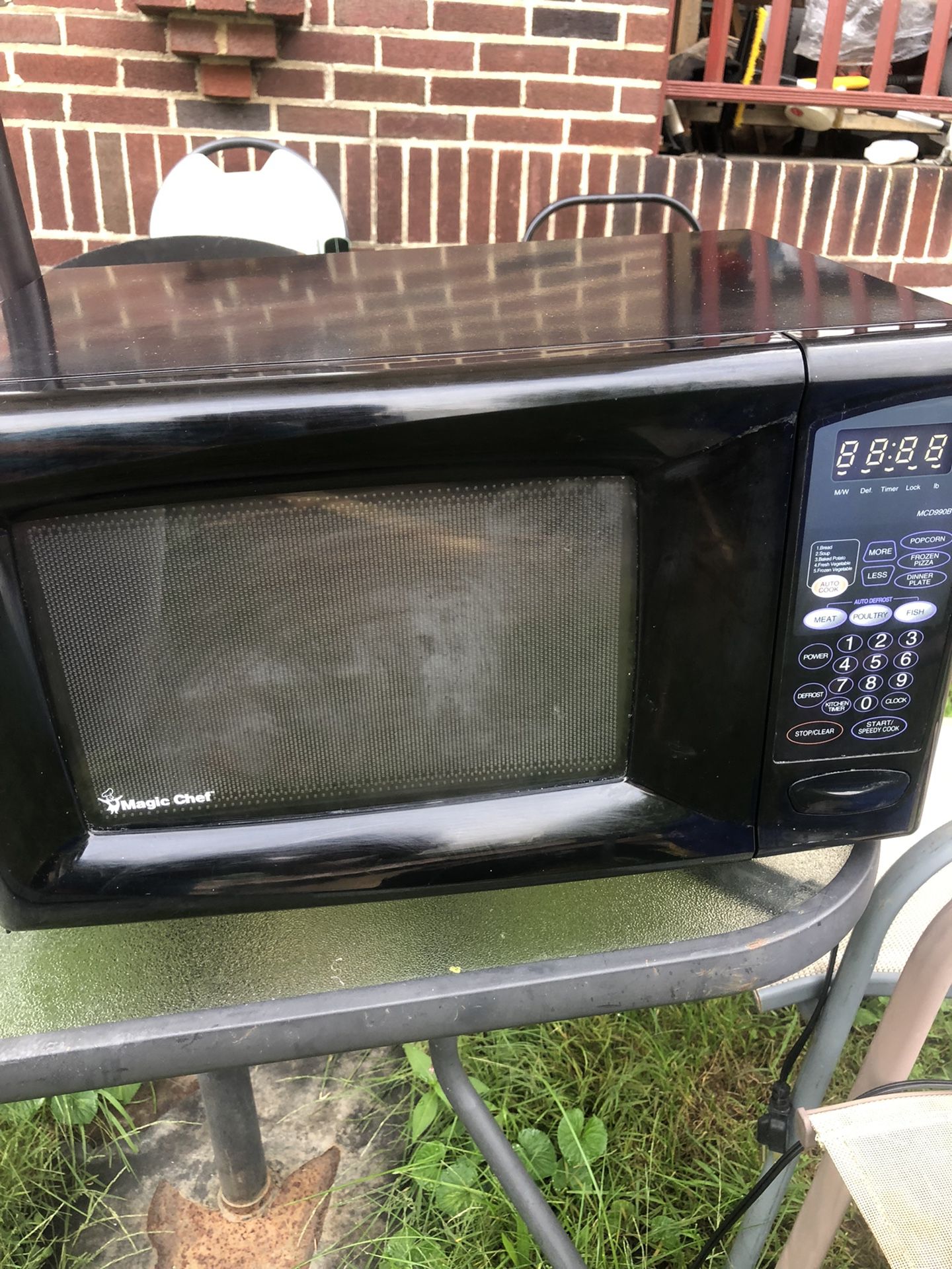 Very Good Condition Magic Chef Microwave 