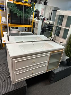 New 32” Floating Bathroom Vanity w/ Sink & Medicine Cabinet