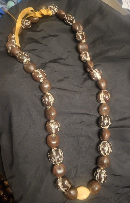 Vintage Hawaiian Kukui Nut Lei Necklace
