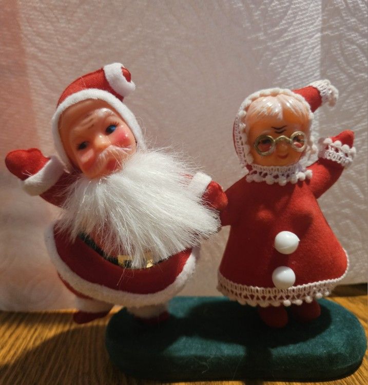 VTG JAPAN CHRISTMAS MR. & MRS SANTA CLAUS FLOCKED PLASTIC DOLL ORNAMENT FIGURES W/STAND PRE-OWNED