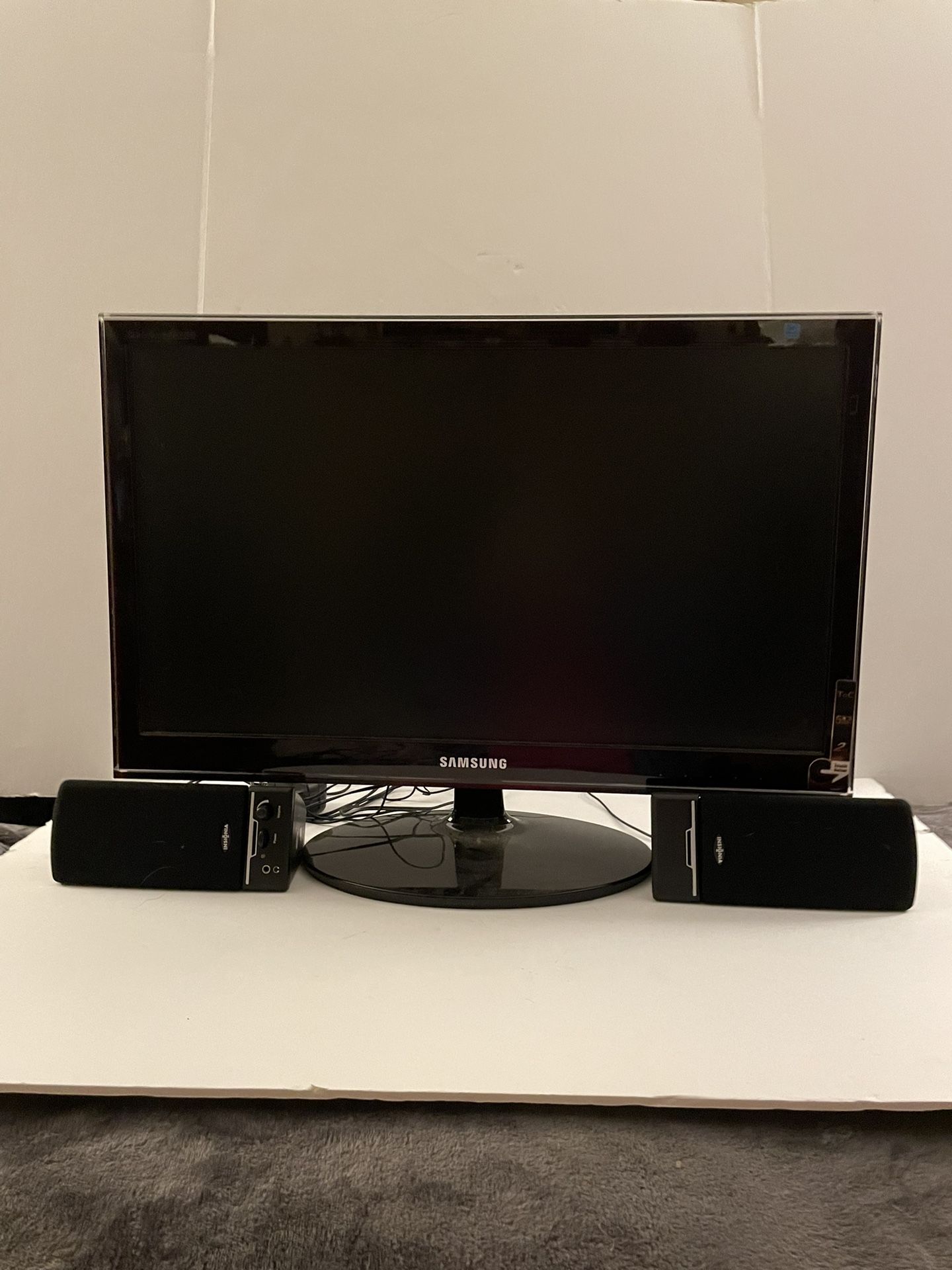 Samsung 23” HD Computer Monitor With 2 Insignia Speakers