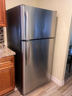 GE 20.8 cu. ft. top-freezer refrigerator in excellent, like-new condition.