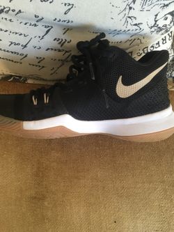 Nike Kyrie 3 shoes $40 Size 6Y