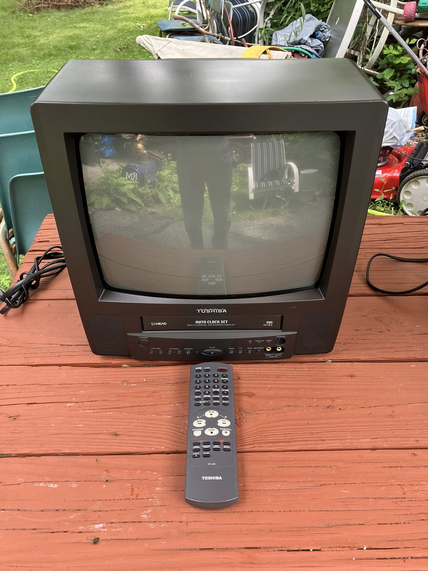 Toshiba 13” CRT TV/ VCR Combo With 4 Head VCR