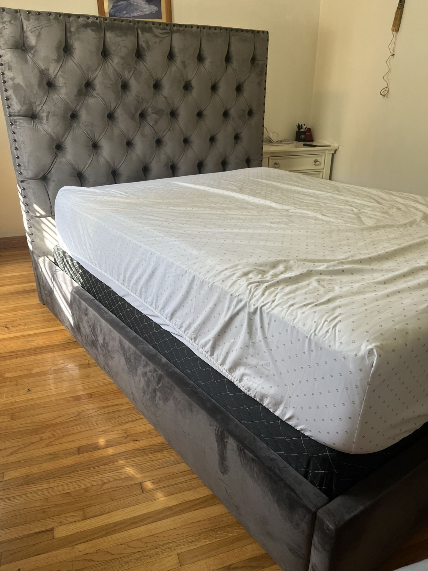 Queen Bed (no Mattress)