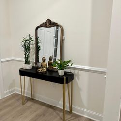 Console Table, KIRKLAND Mirror Along with Statue