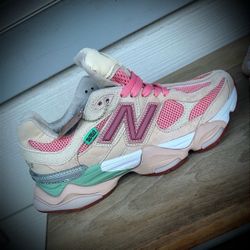 New Balance 9060 Women’s Size 8 - NEW!