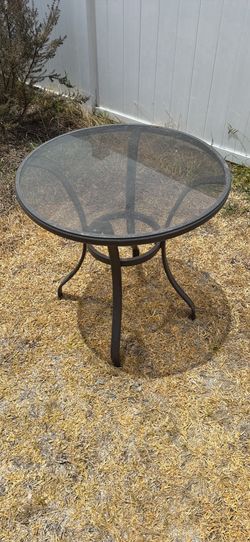 Outdoor glass metal round patio table