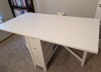 Gateleg Table with drawers
