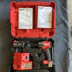Milwaukee 2962-22 M18 Fuel Mid-Torque Impact Wrench Kit , Charger,CASE