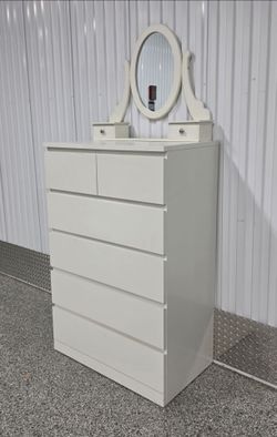 Chest of Drawers w/Vanity Mirror (removable)