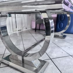 Elegant Silver/Grey Dining Table – Like New!