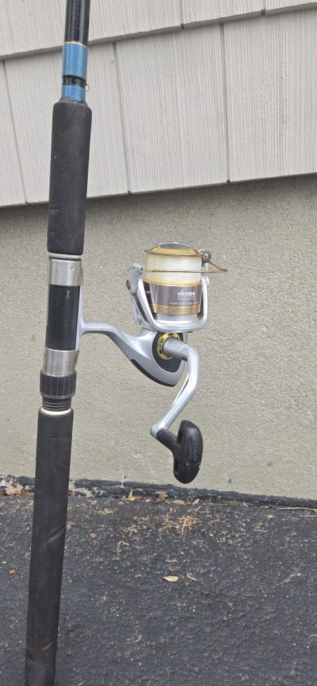 ROD & REEL - Okuma AV-65b Spinning reel / Shakespeare Pro- Am BWS990-2W 9' Fiberglass Spinning Rod