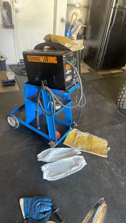 Chicago Electric MIG Welder on Rolling Cart