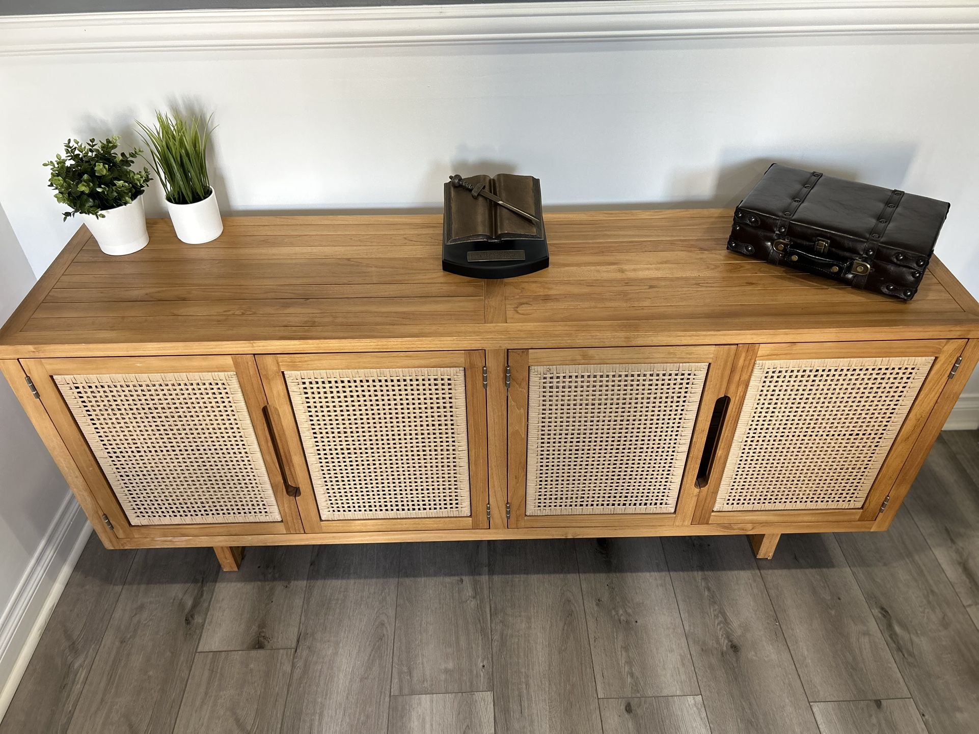 Merit Solid wood sideboard