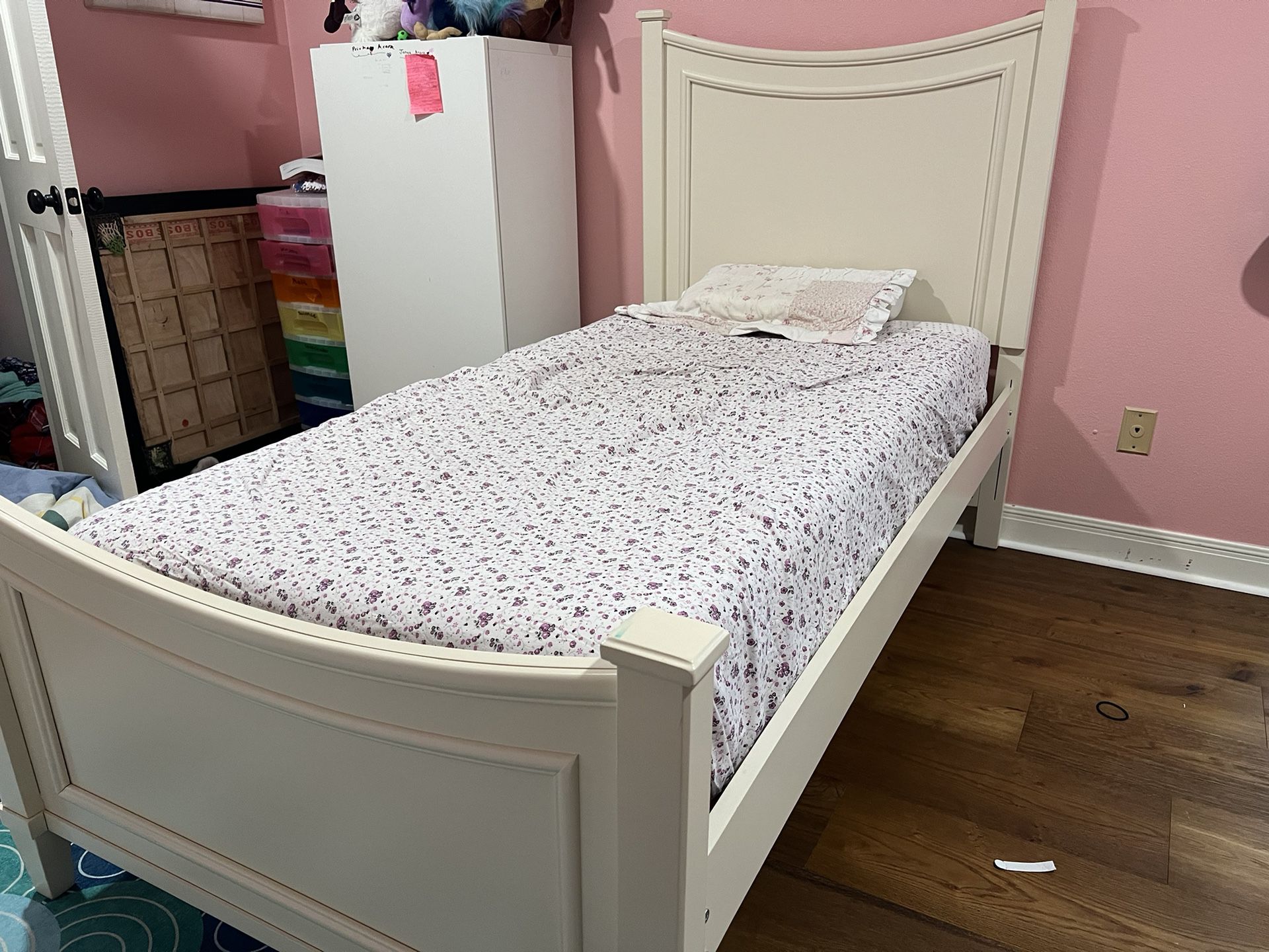 Twin Bed (with Mattress Option)