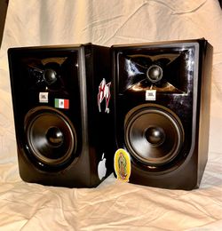 JBL 3 Series MkII - Studio Monitors pull