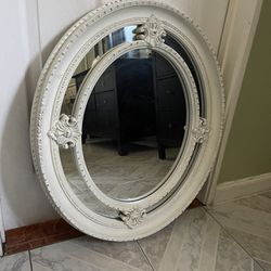 White Oval Mirror 🪞 Espejo Ovalado 
