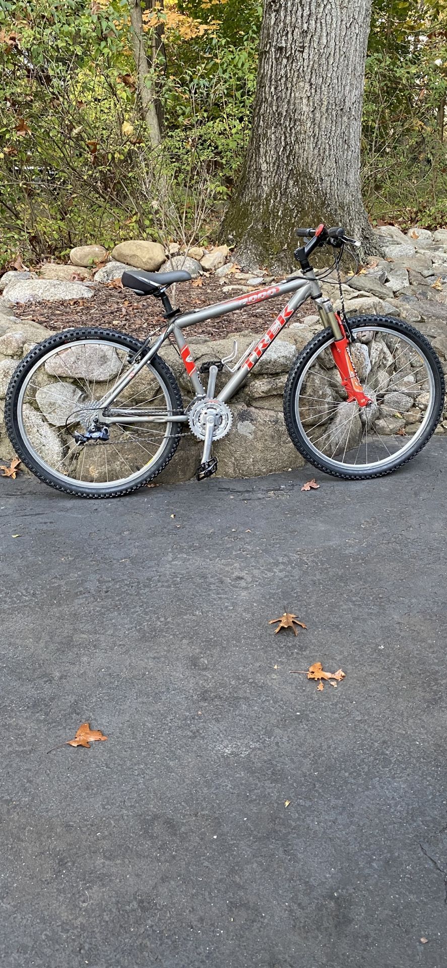 26” TREK 6000 24 Speed Mountain Bike Bicycle Pristine Like New Condition