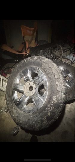 Chevy rims stock Ltz 20s 6 lug