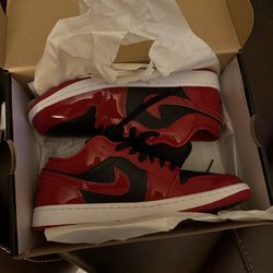 1 used almost new Men Jordan 1 size 9.5