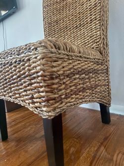 Accent straw chair