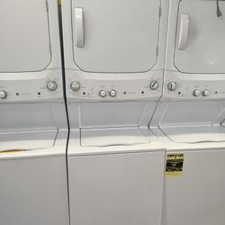 GE Stackable Eléctric 220v   Washer Dryer Super Large Capacity In Excellent Working Condition 