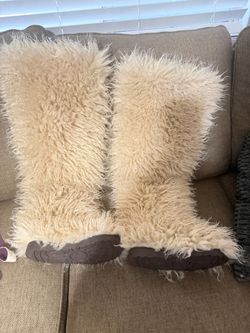 Shaggy Faux Fur Winter Boots Size 44 (9 1/2)