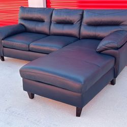 LEATHER DARK BLUE SECTIONAL COUCH IN GOOD CONDITION - DELIVERY AVAILABLE 🚚