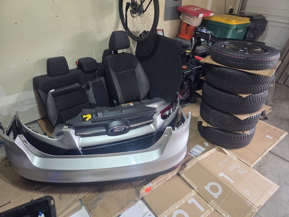 Parting Out 2014 Ford Focus SE Sedan Parts β $2,000 OBO β Local Pickup - Priced Separately or Bundle