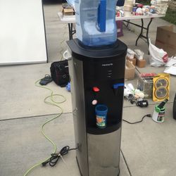 Frigidaire Water Dispenser 