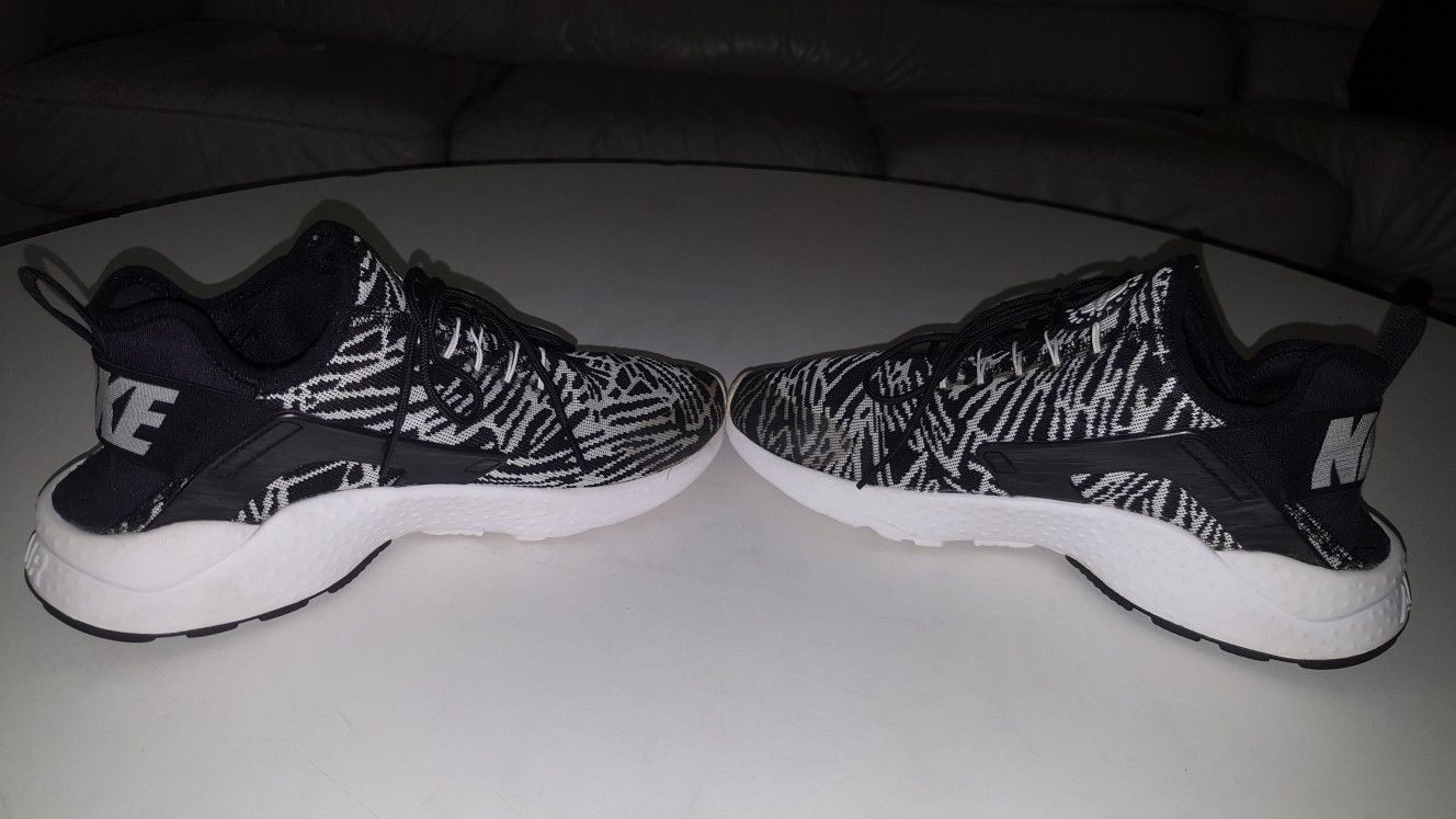Huarache Run Ultra Jacquard
"Size 9.5 Women"
