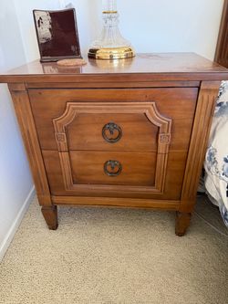 Traditional Wood 2-Drawer Nightstand