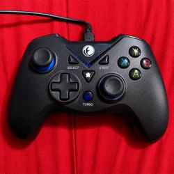 🚨 Wired Gaming Controller — Good Condition