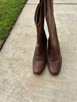 Size 6.5 women’s Ariat boots