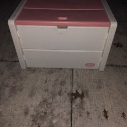 Toy Box  (little Tykes)