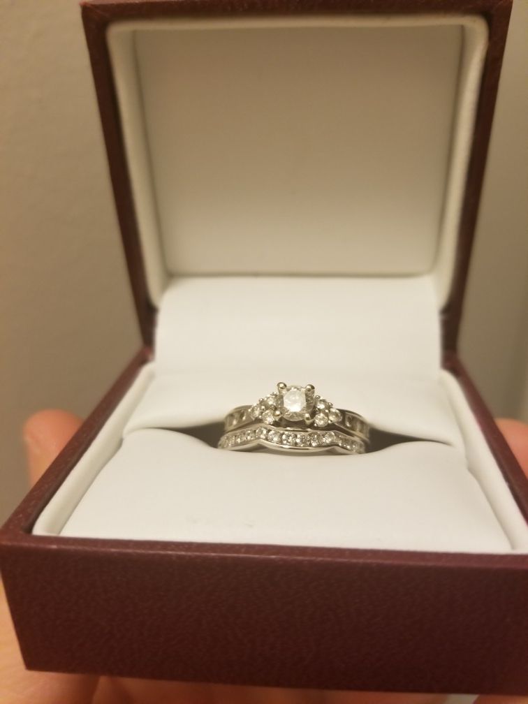 Engagement ring wedding set