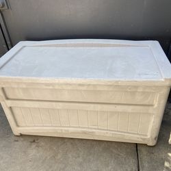 Suncast storage box