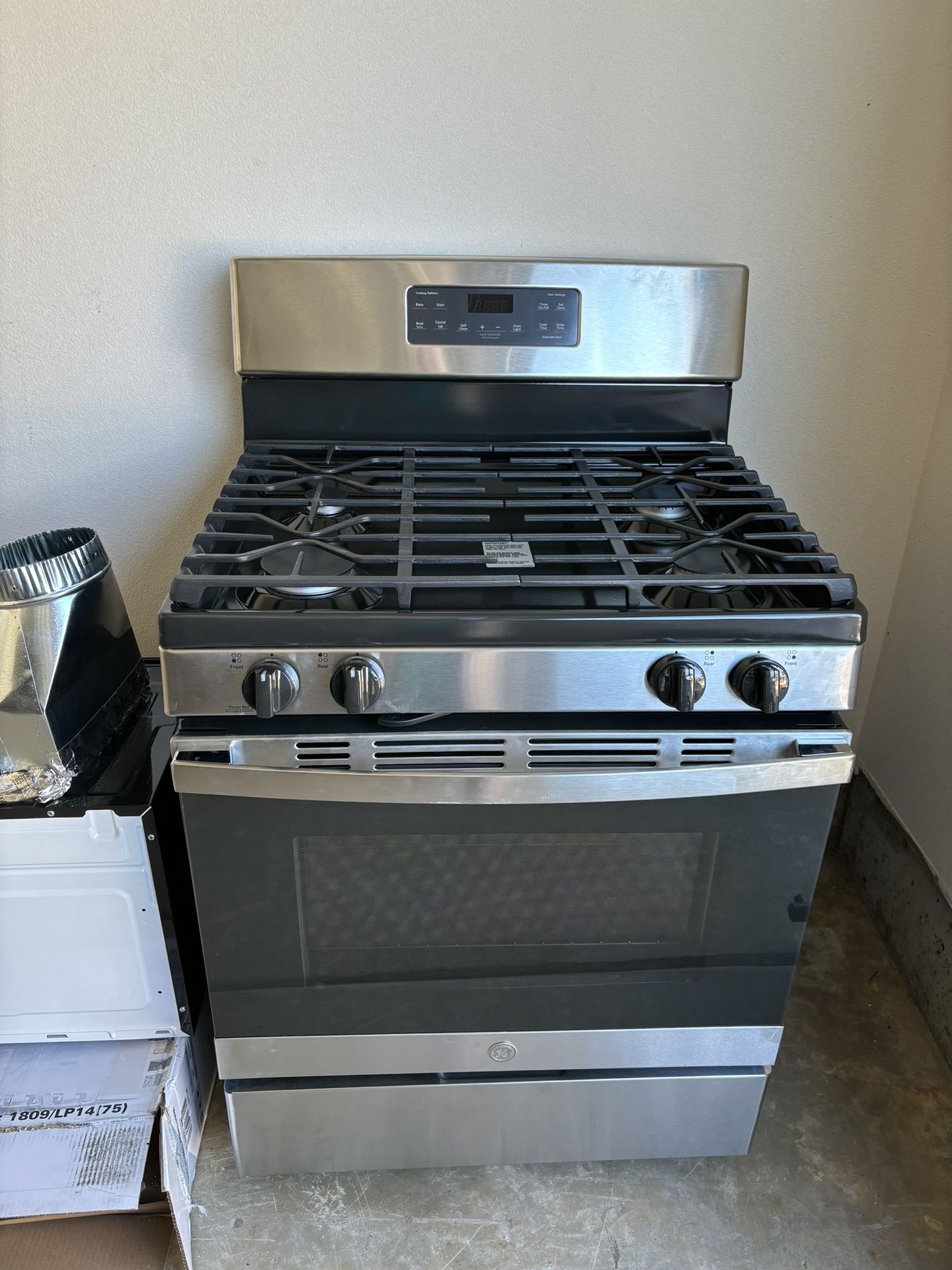 Gas Range And Over Range Microwave 