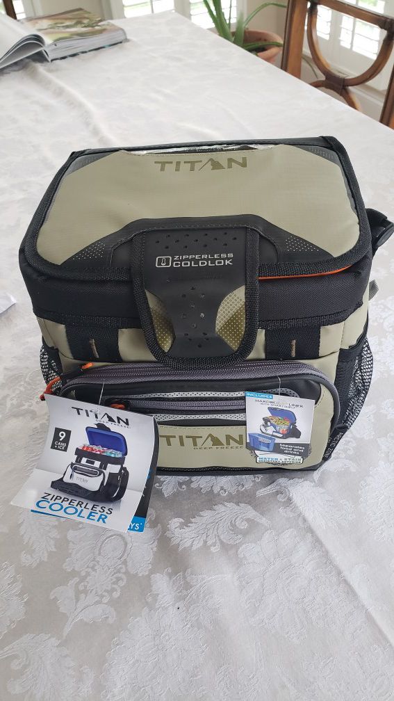 Titan zipless cooler 9 cans +ice