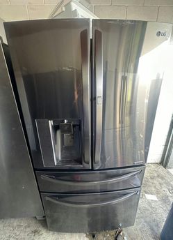 Stainless LG 4-Door Fridge FrenchDoor & IceMaker