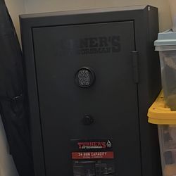 Turner's Outdoorsmen  24 Gun Safe