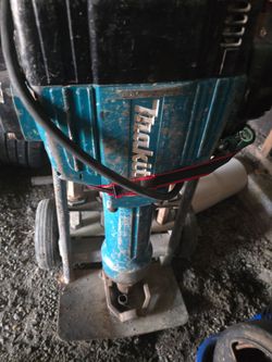 70lbs jack hammer Makita