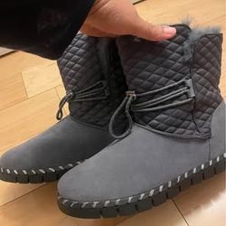 Grey Boots ~ Women’s Size 11 ~ Fur Interior Warm boots