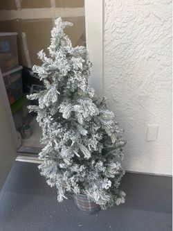 Green/White snowy Christmas trees