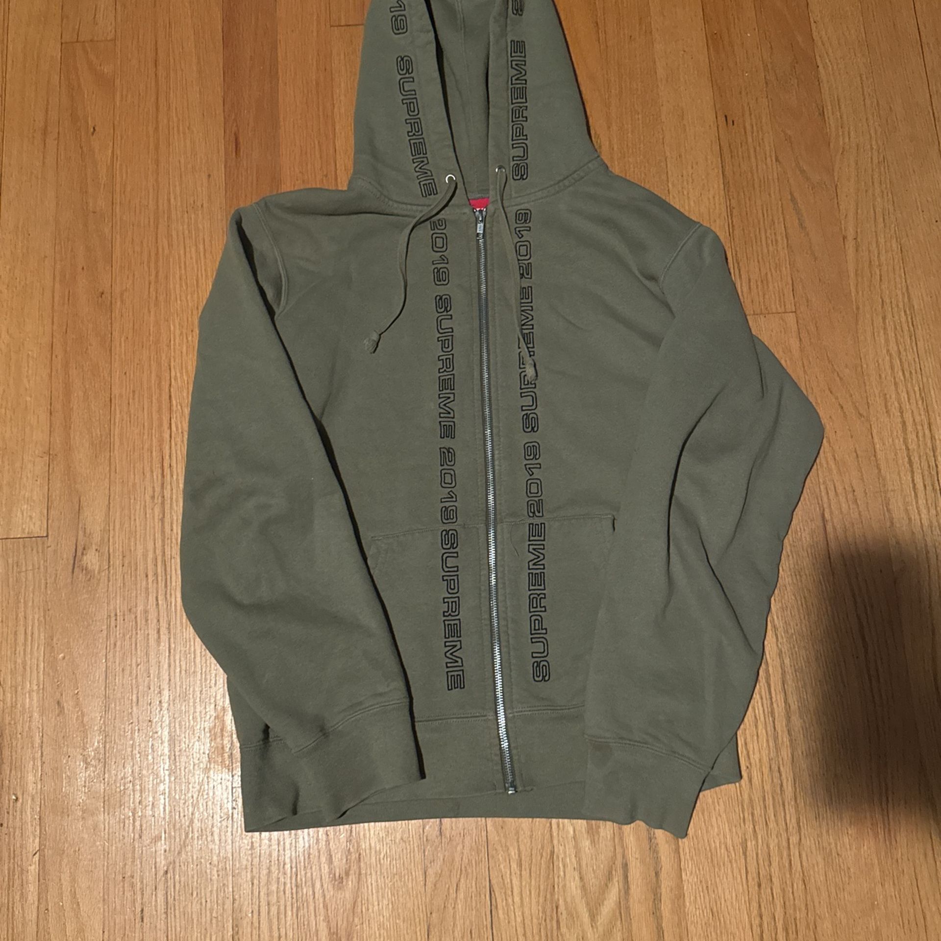 Supreme hoodie