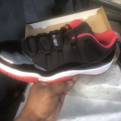 Jordan 11 Low (Breds)