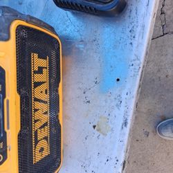 dewalt bluetooth speaker 