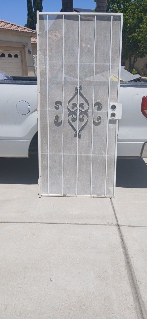 Security screen 75 Bucks